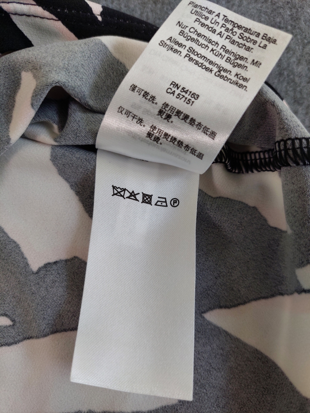 DKNY Abstract Zebra Print Faux Wrap Top Blouse Black White Size M - Picture 6 of 7